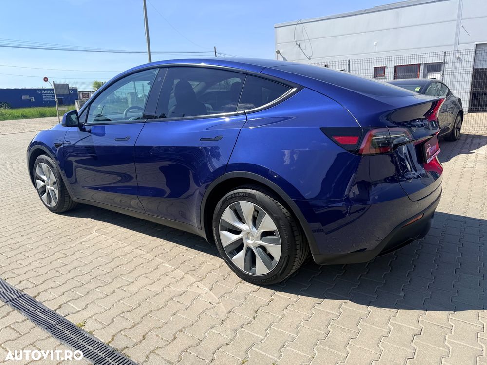 Tesla Model Y - 4