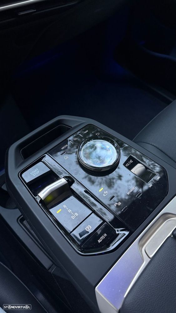 BMW iX xDrive 40 Pack Desportivo - 29