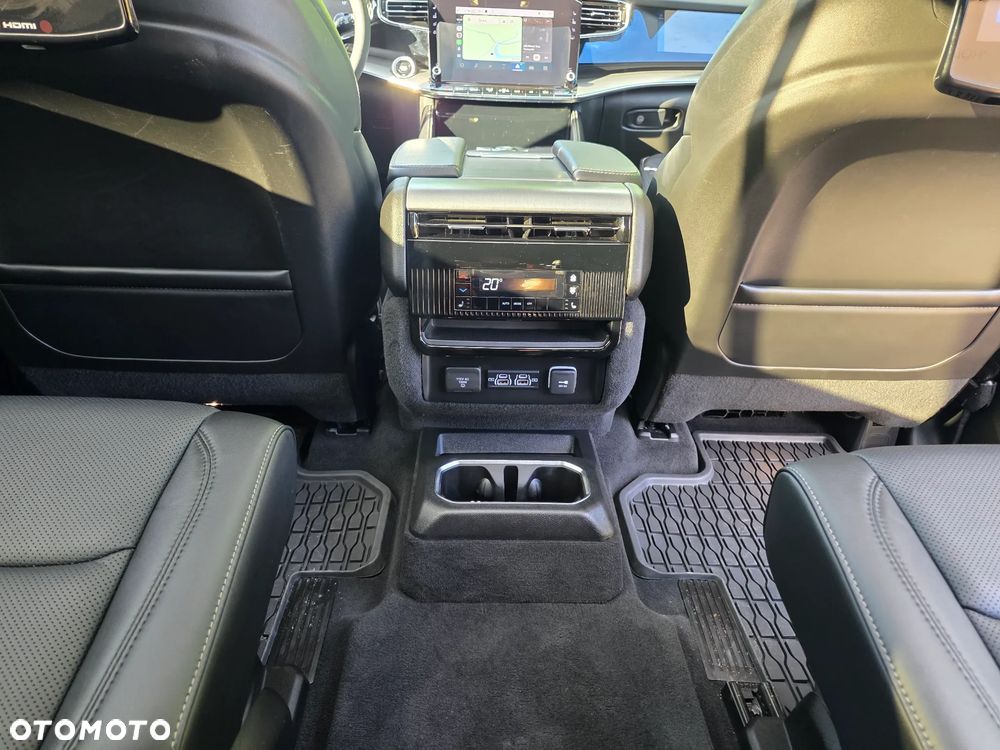 Jeep Wagoneer - 20
