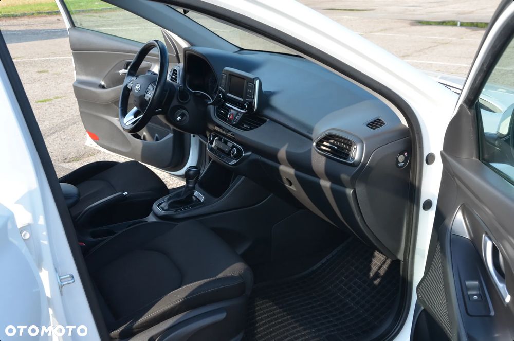 Hyundai i30 1.4 T-GDI Classic + DCT - 10