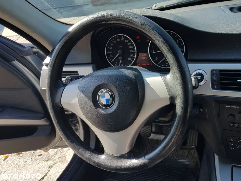BMW Seria 3 320i - 11