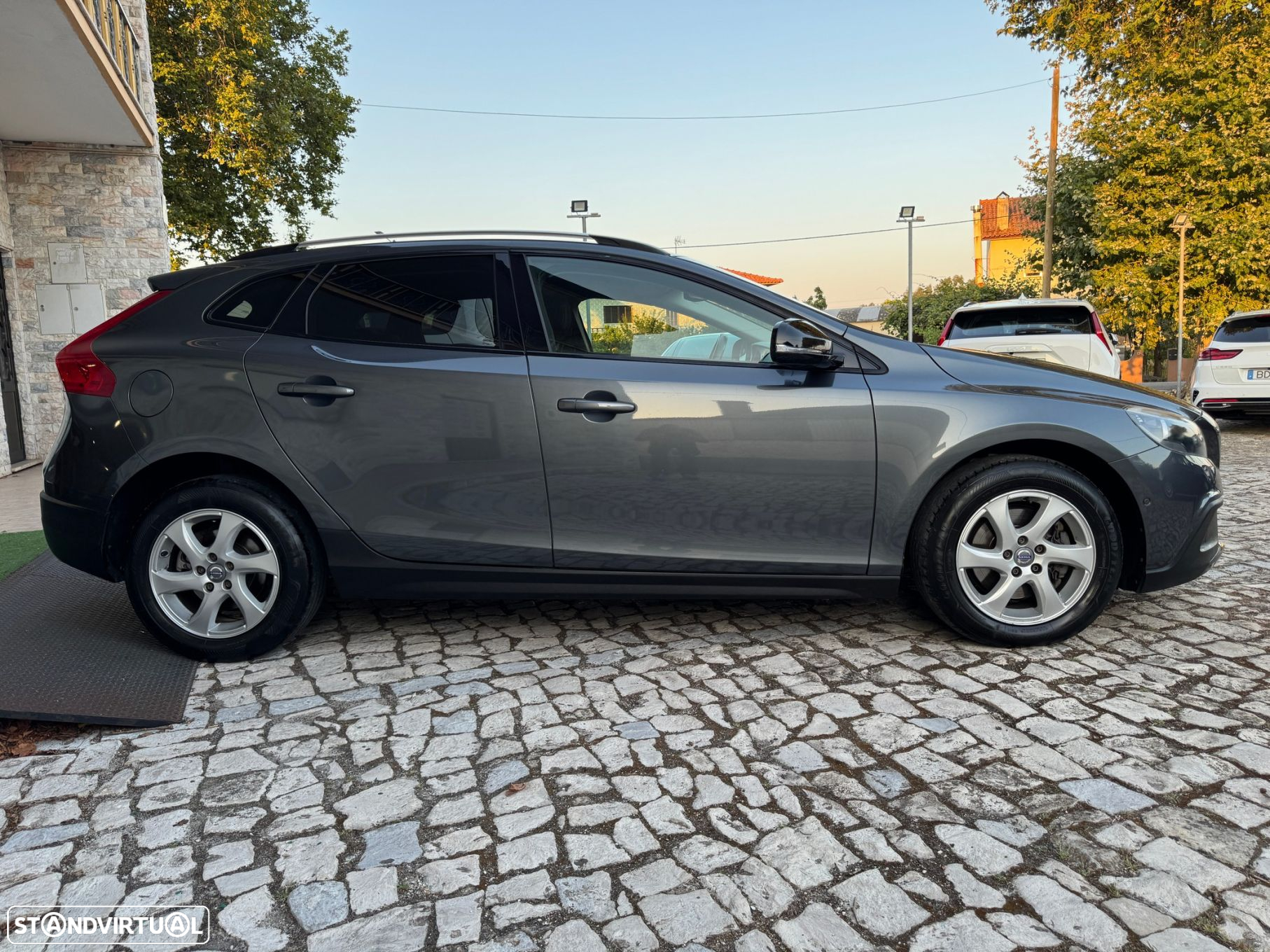 Volvo V40 Cross Country 1.6 D2 Momentum - 5