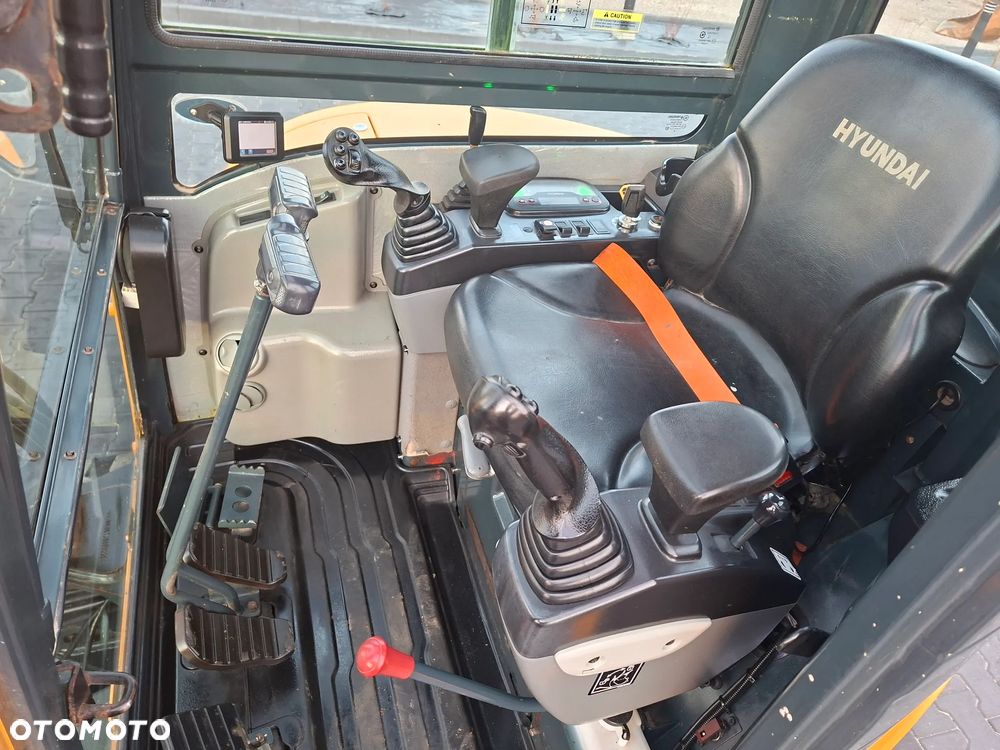 Hyundai R30 ROTOTILT - 8