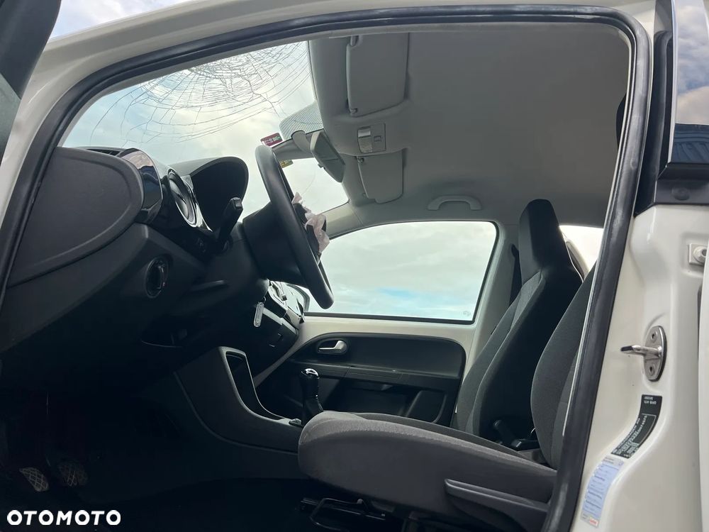 Volkswagen up! (BlueMotion Technology) move - 24