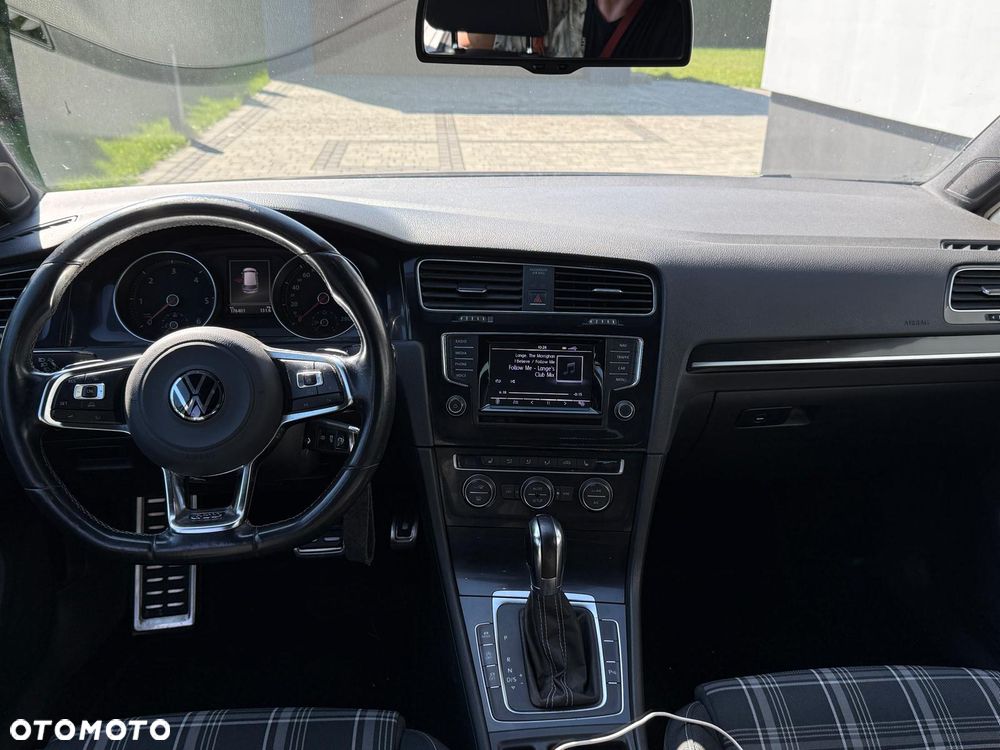 Volkswagen Golf - 12