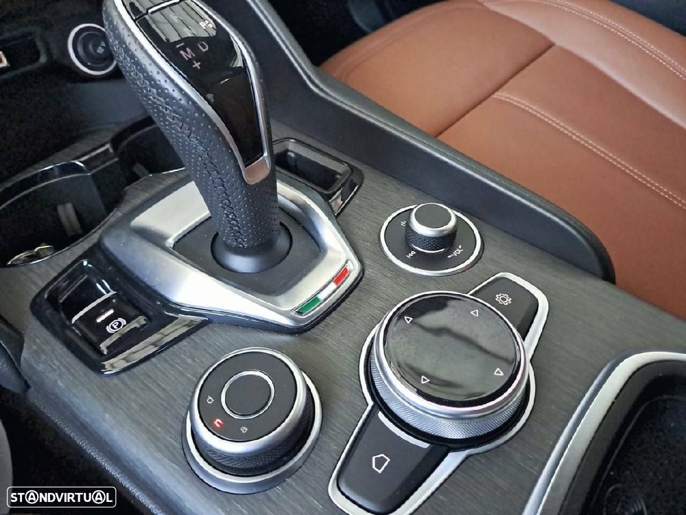 Alfa Romeo Giulia 2.0 T TI Q4 AT8 - 20