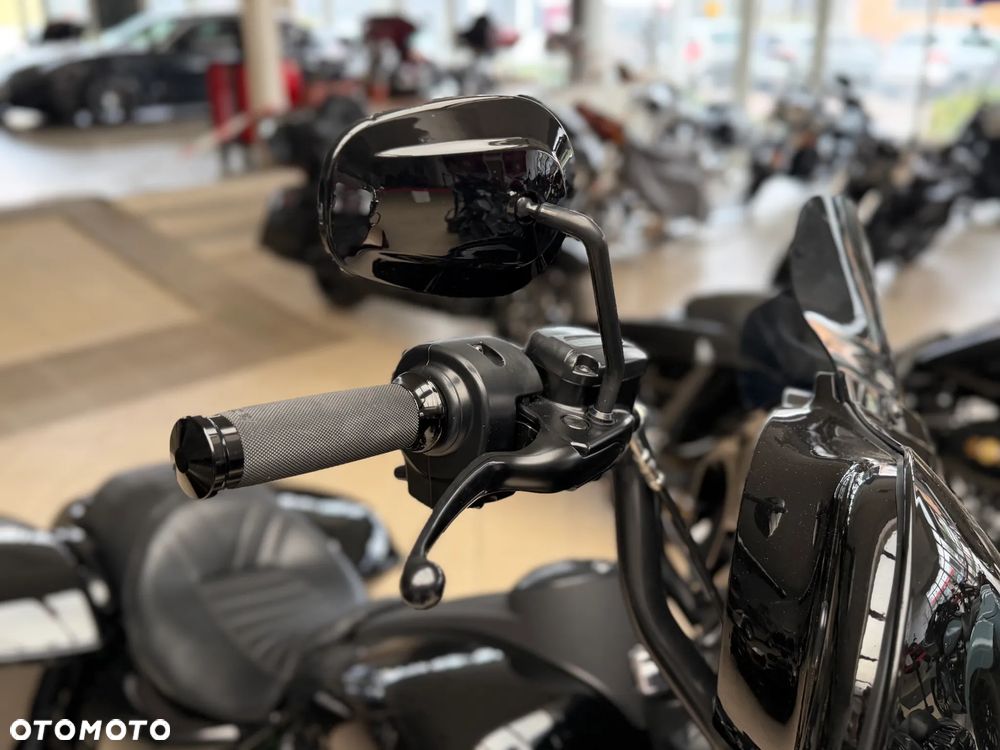 Harley-Davidson Touring Street Glide - 23