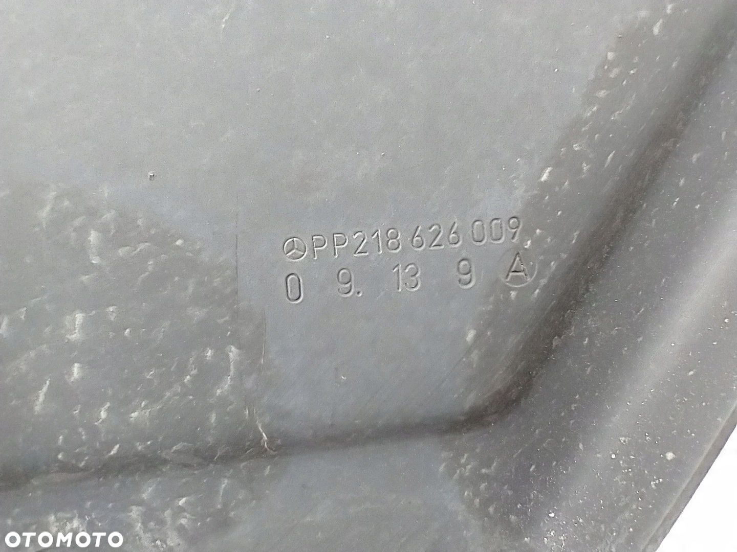 MERCEDES CLS W218 OKULAR LAMPY WZMOCNIENIE PASA PRAWY PRZÓD 2186200191 - 9