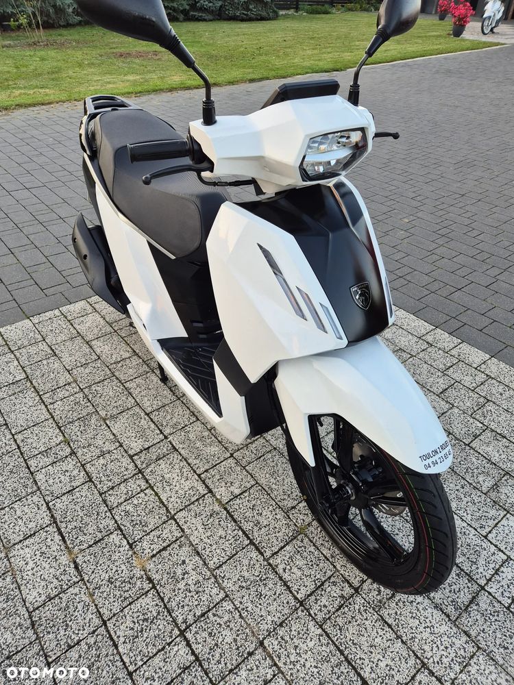 Peugeot Tweet - 2