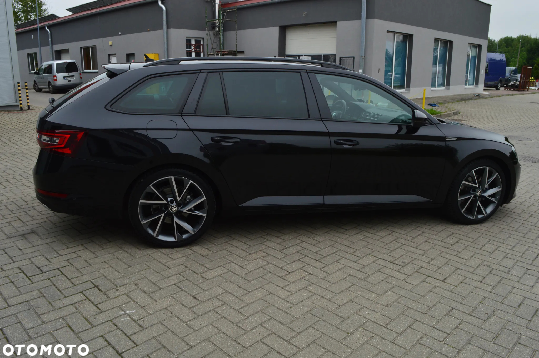 Skoda Superb Combi 2.0 TDI SportLine - 9