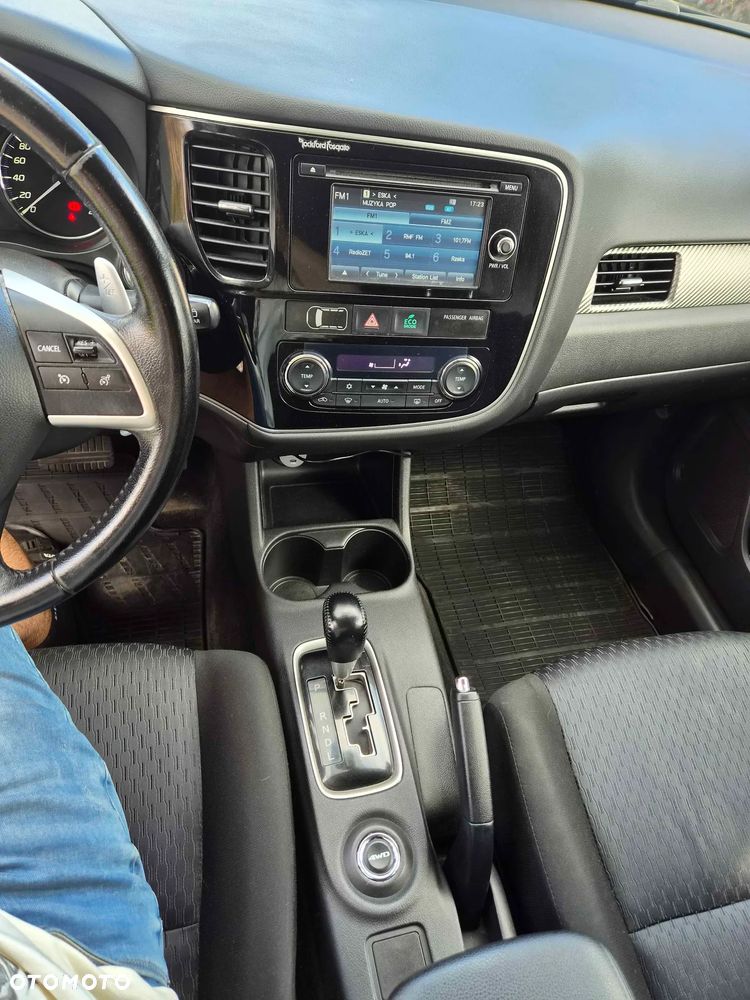 Mitsubishi Outlander 2.0 Intense + CVT - 15