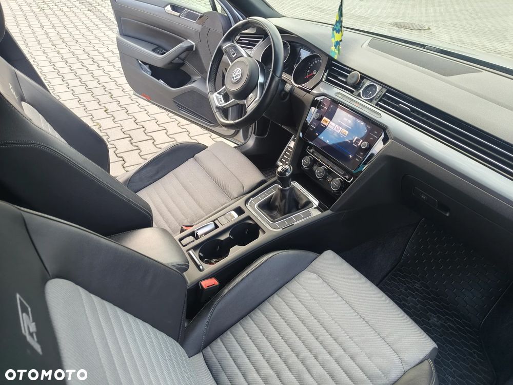 Volkswagen Passat - 22