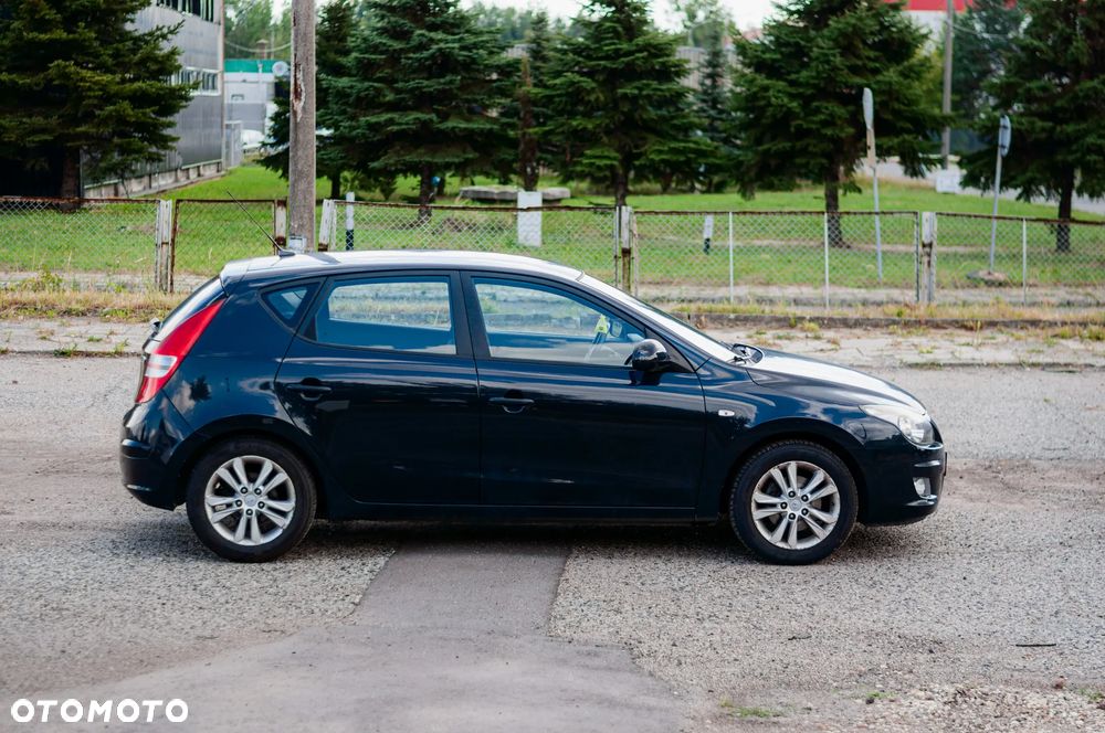 Hyundai i30 1.4 Comfort EU5 - 17