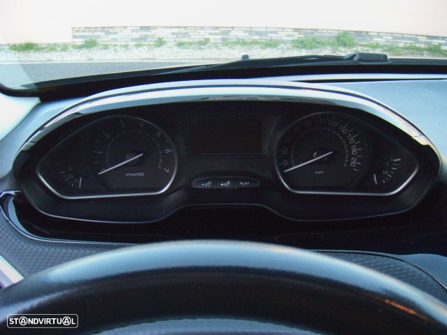 Peugeot 2008 1.2 PureTech Active - 16