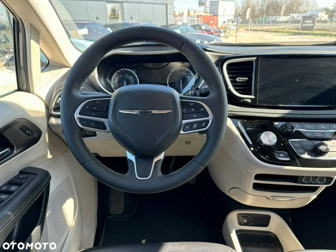 Chrysler Pacifica - 13