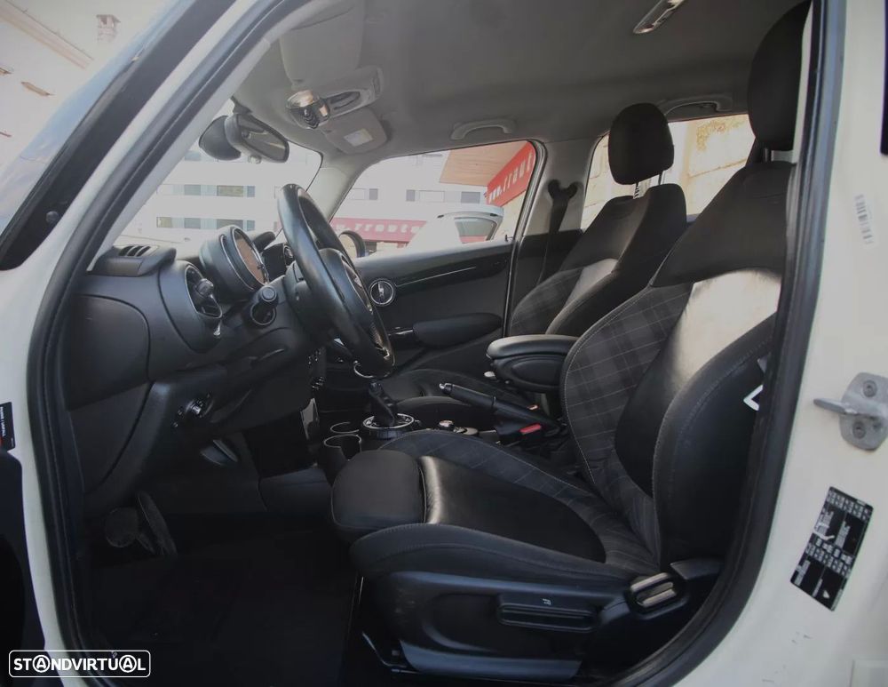 MINI 5 Portas Cooper D Auto - 15