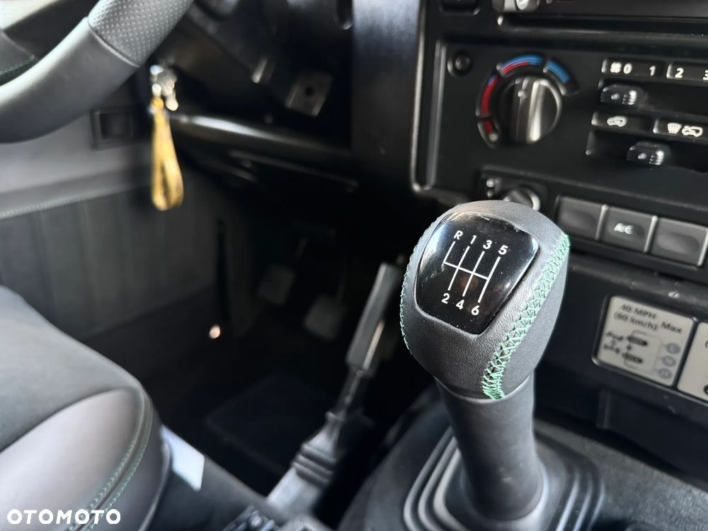 Land Rover Defender 110 2.2 TD4 SE Utility - 25