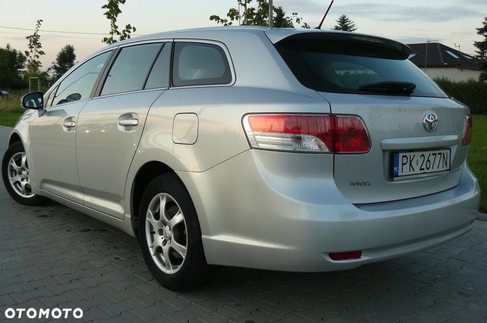 Toyota Avensis - 16