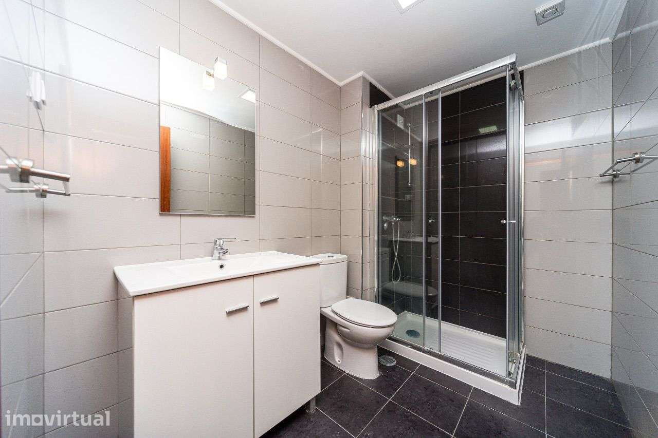 Alugo Apartamento T2 Almada – renovado - Excelente Localização - Grande imagem: 5/10