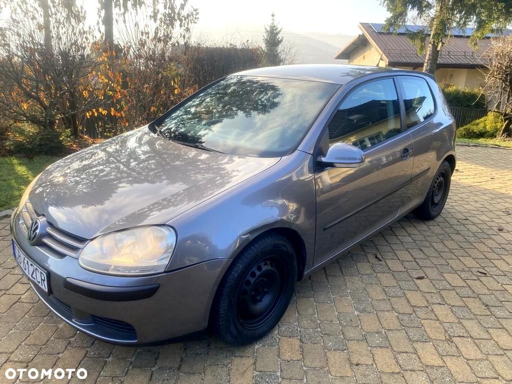 Volkswagen Golf 1.9 TDI Trendline DSG - 29