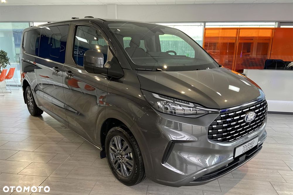 Ford Tourneo Custom - 2