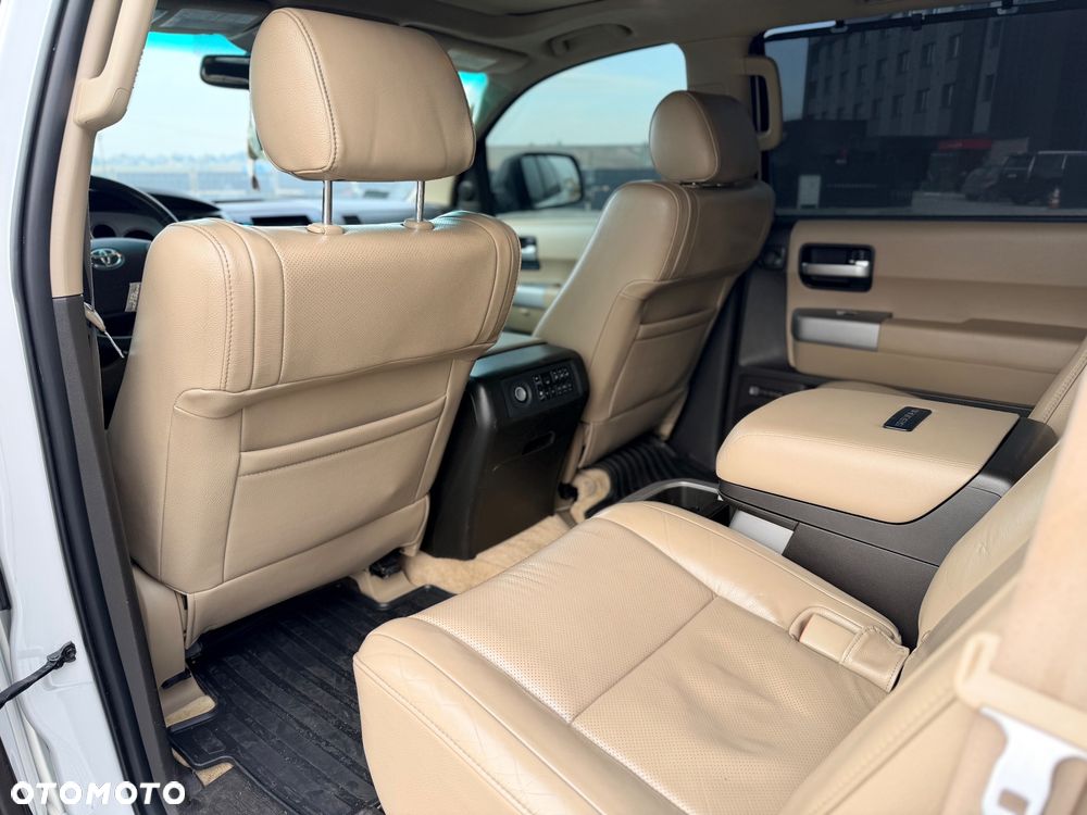 Toyota Sequoia - 16