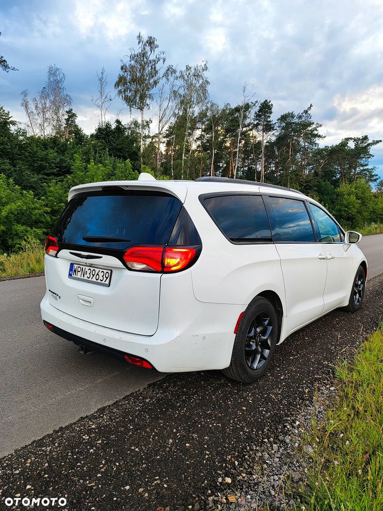 Chrysler Pacifica - 11