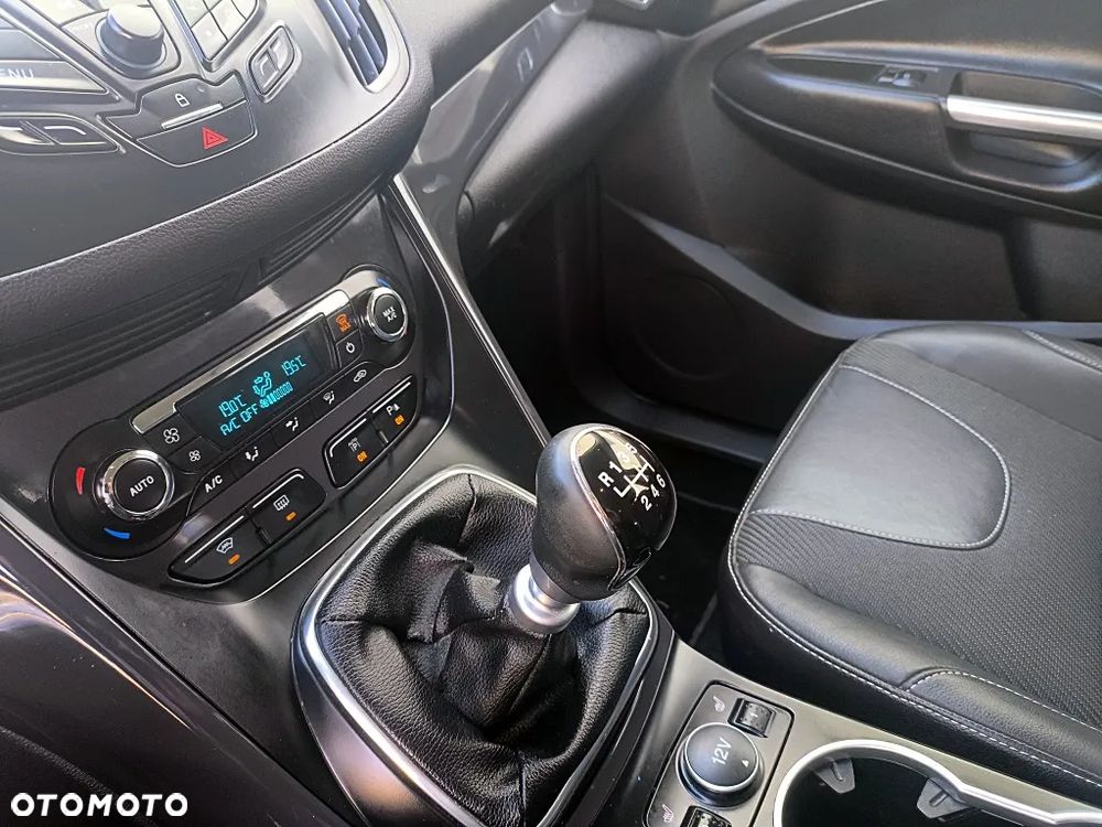 Ford Kuga 2.0 TDCi 2x4 Titanium - 25
