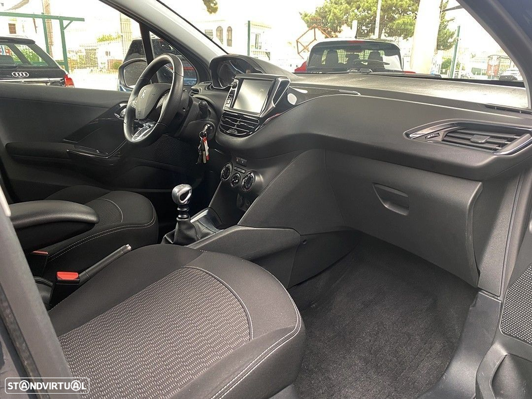 Peugeot 208 - 2