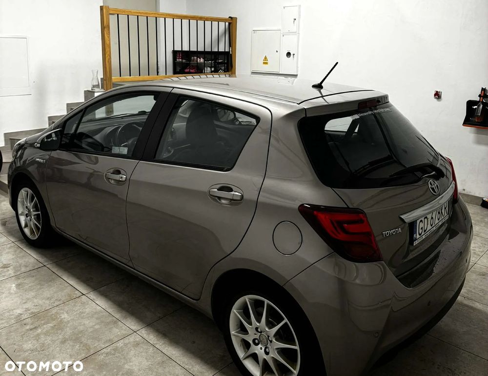 Toyota Yaris Hybrid 100 Dynamic - 4