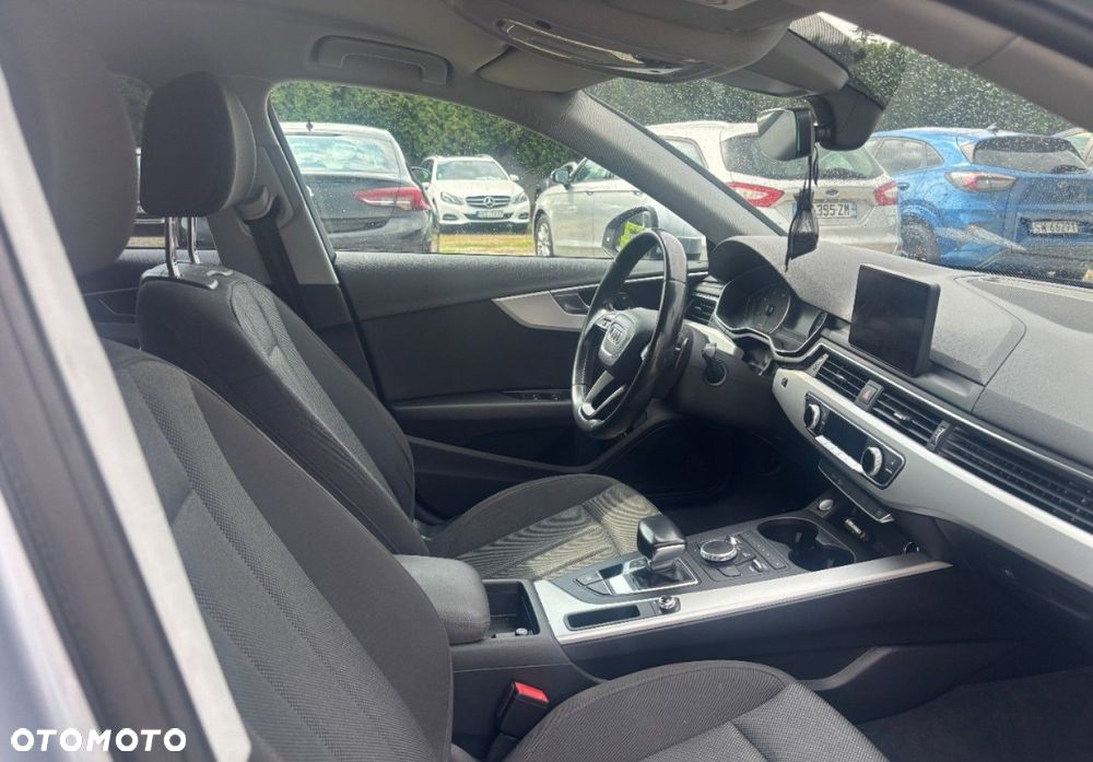 Audi A4 Limousine - 11