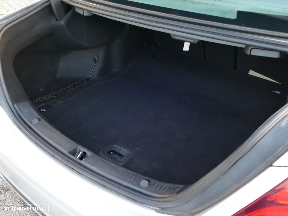 Mercedes-Benz E 200 d Avantgarde - 9