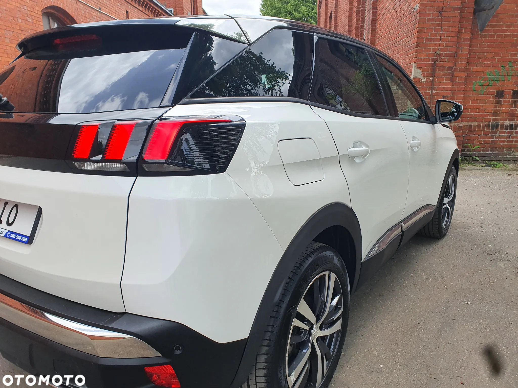 Peugeot 3008 1.2 PureTech Allure S&S EAT8 - 4