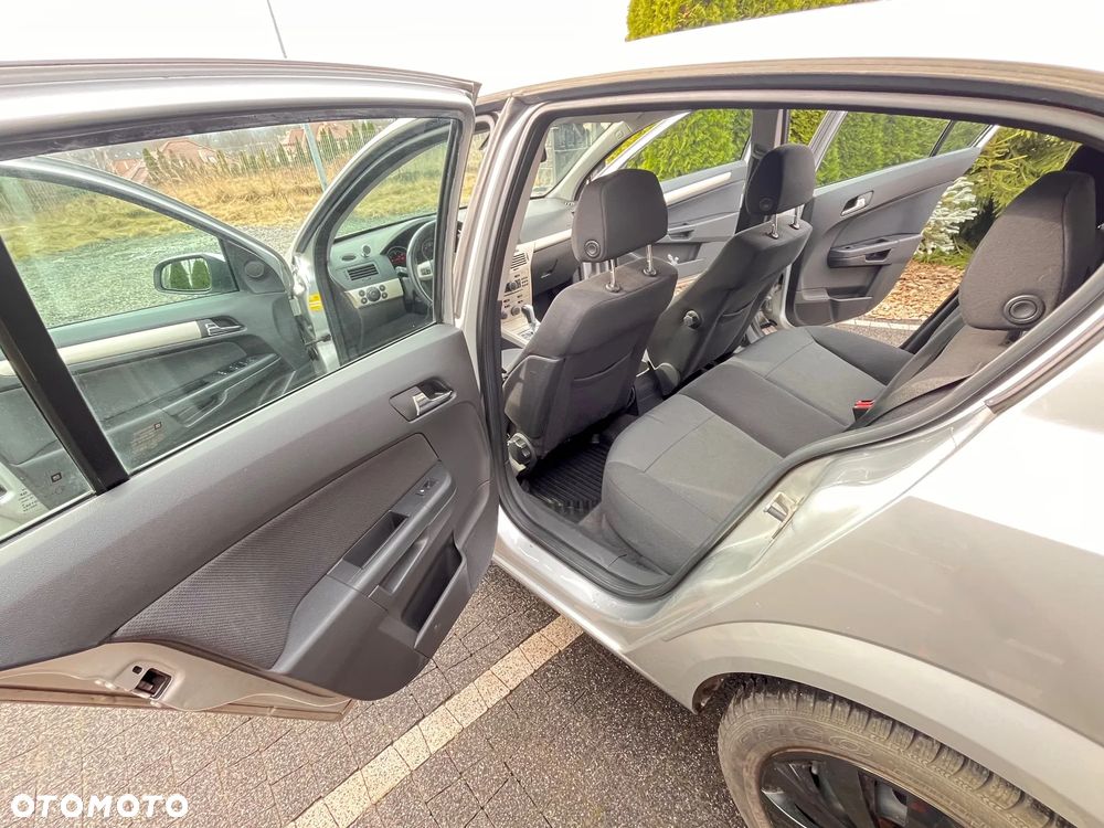 Opel Astra 1.9 CDTI Enjoy - 10