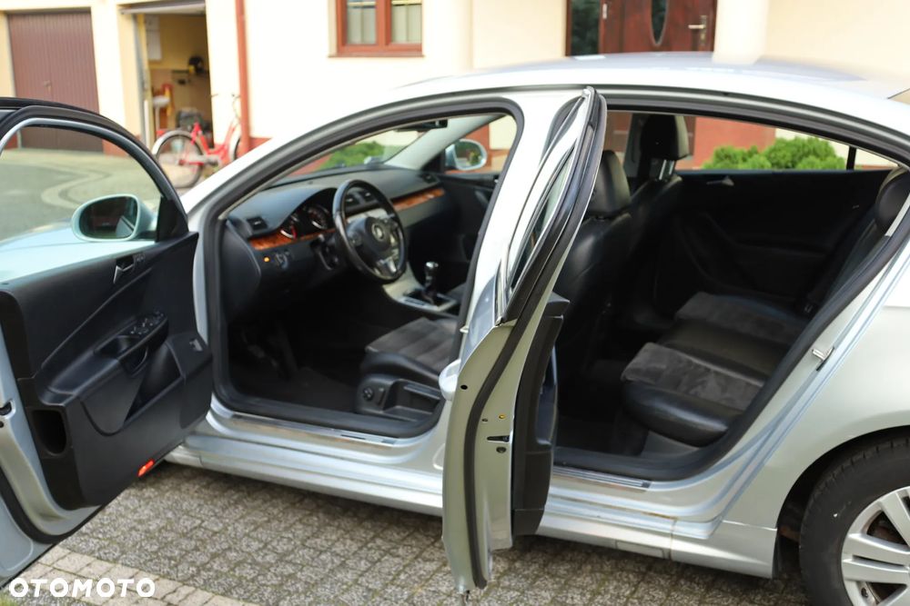 Volkswagen Passat 2.0 TDI DPF Highline - 11