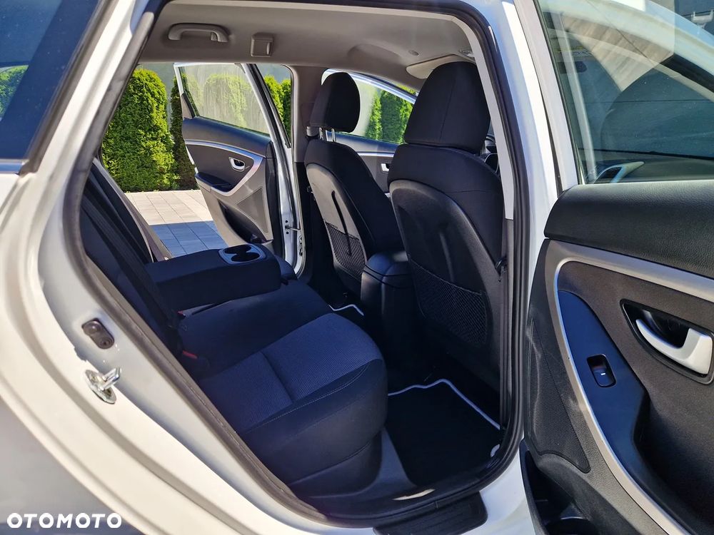 Hyundai i30 blue 1.4 YES Silver - 25