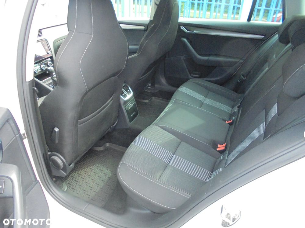 Skoda Octavia 2.0 TDI DSG Ambition - 10