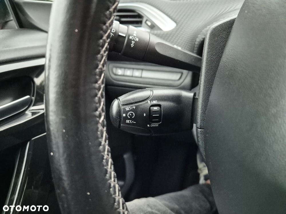 Peugeot 208 1.6 BlueHDi Allure S&S - 8