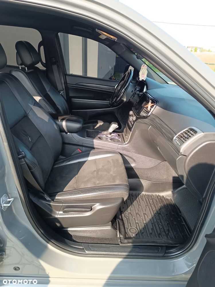 Jeep Grand Cherokee - 20