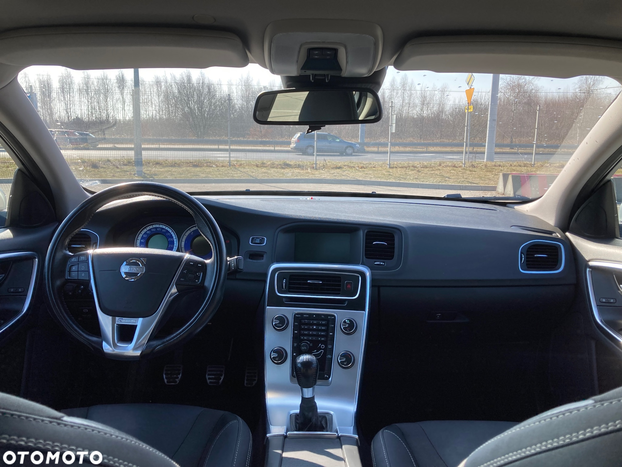 Volvo S60 D4 R-Design - 13
