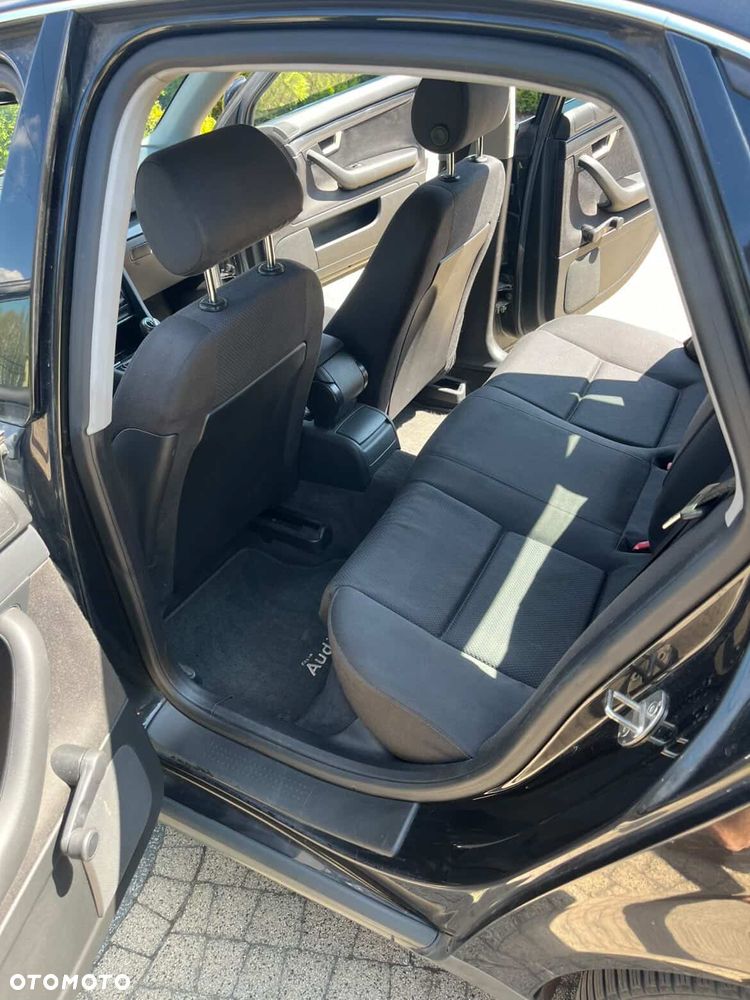 Audi A4 Limousine - 10