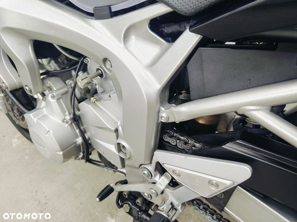 Yamaha FZS - 26