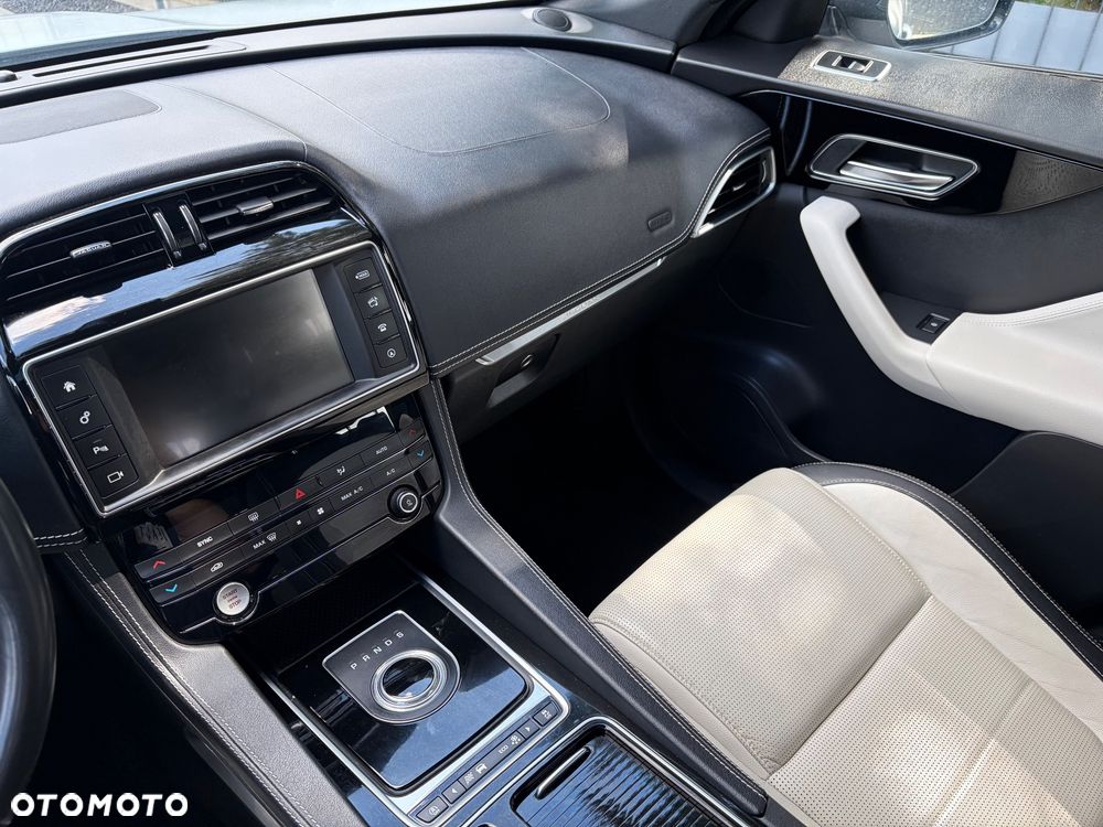 Jaguar F-Pace 2.0 i4D AWD R-Sport - 27