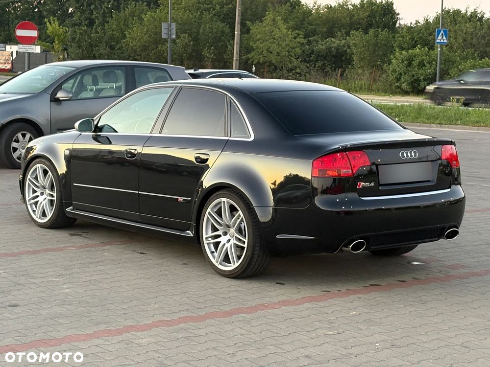 Audi RS4 Limousine - 3