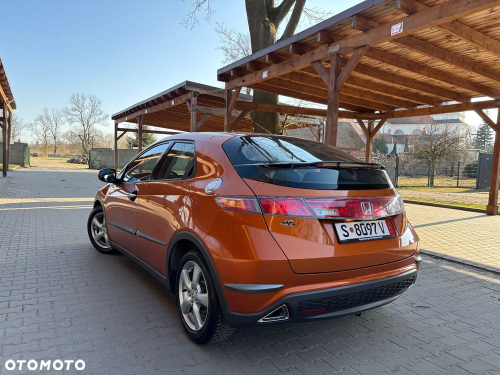 Honda Civic 1.8 Comfort - 33