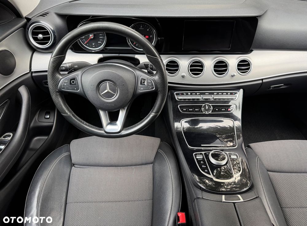 Mercedes-Benz Klasa E 220 d 9G-TRONIC - 12