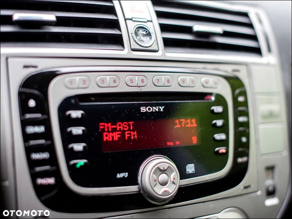 Ford Kuga - 25