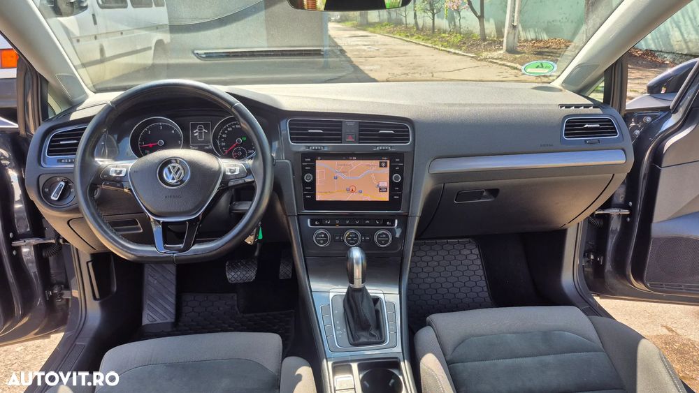 Volkswagen Golf - 12