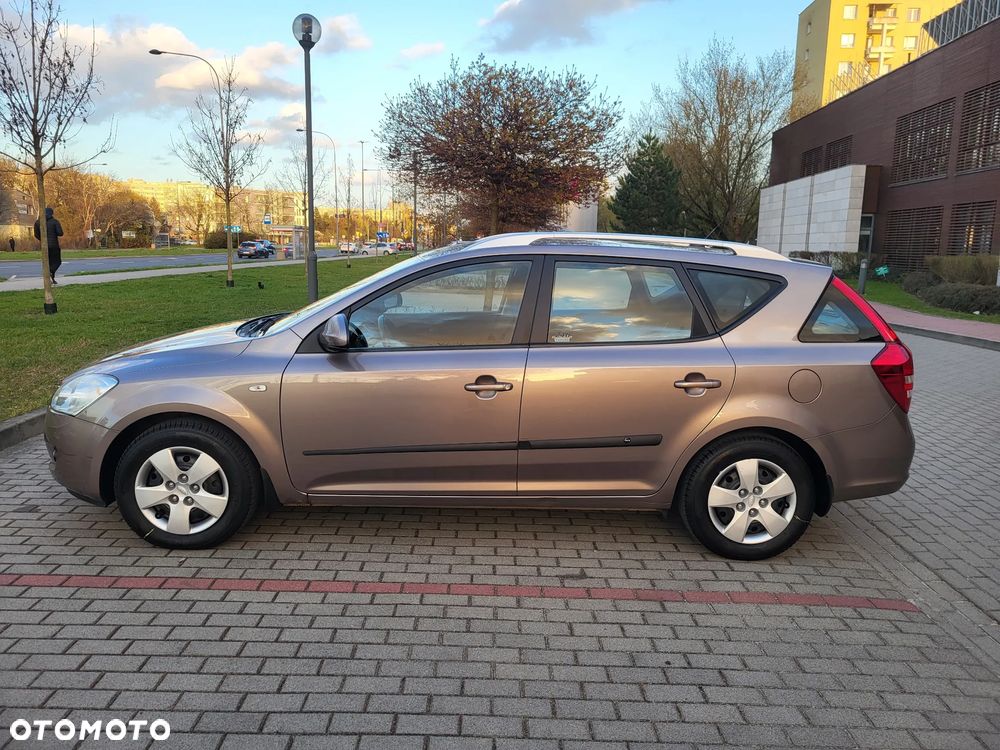 Kia Ceed - 4