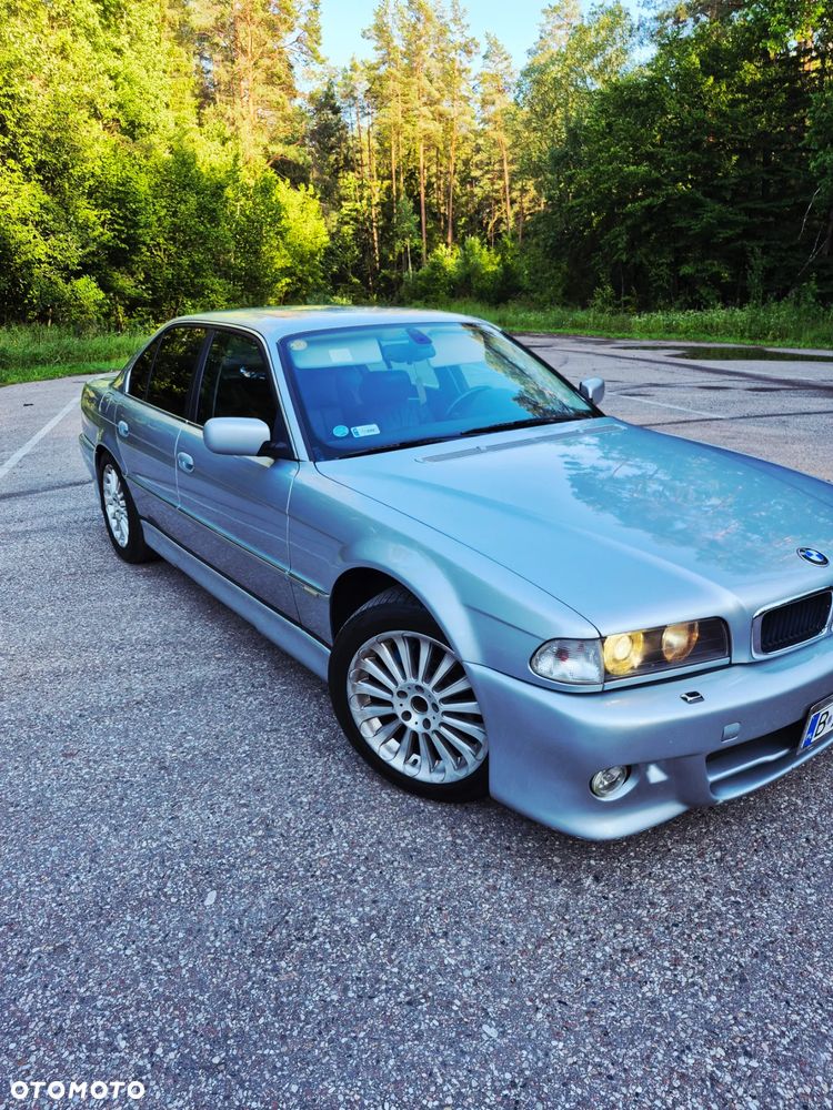 BMW Seria 7 740i - 1